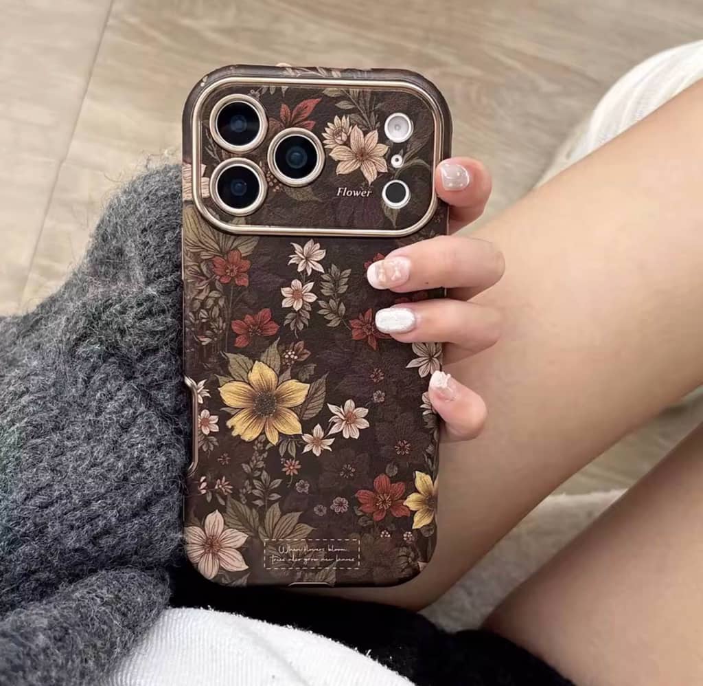 قاب Flower Brown با بند آویز آیفون